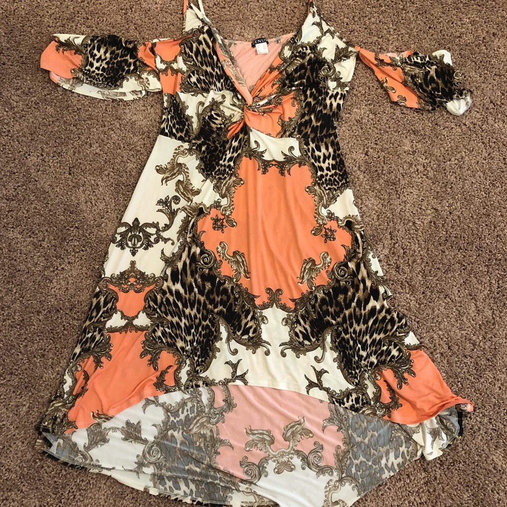 NWOT Venus high low cold shoulder w/flutter sleeve print dress size 1x (14-16).
